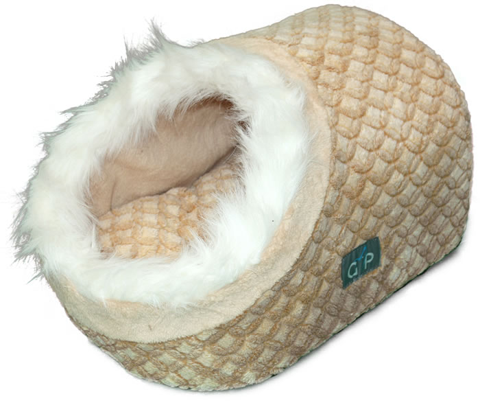 www.smrtovnica.ba A covered and deeper hooded cat bed with a furry